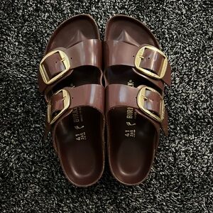 Big buckle Arizona Birkenstocks